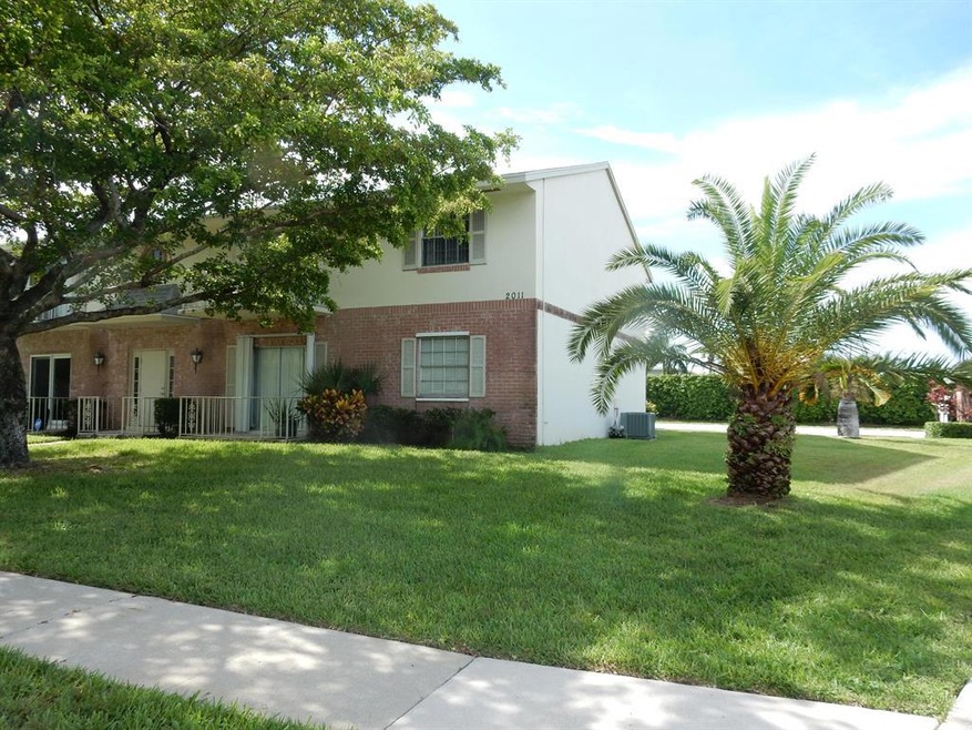 2011 D S Seacrest Blvd  (rear)