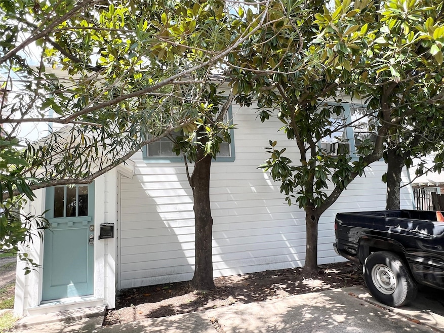 101 W 12th St unit UP, Houston, TX 77008 - photo 1