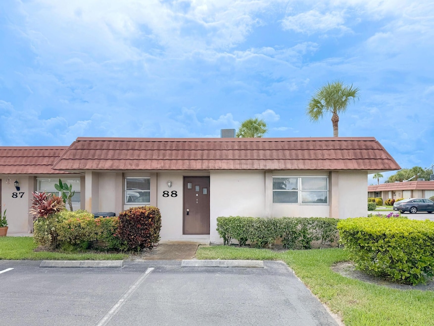 5775 Fernley Dr W unit 880, West Palm Beach, FL 33415 - photo 1