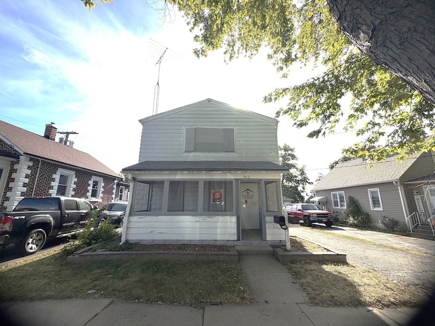 962 Oliver Ave, Aurora, IL 60506 - photo 1