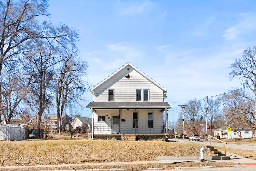 701 w 8th st-001