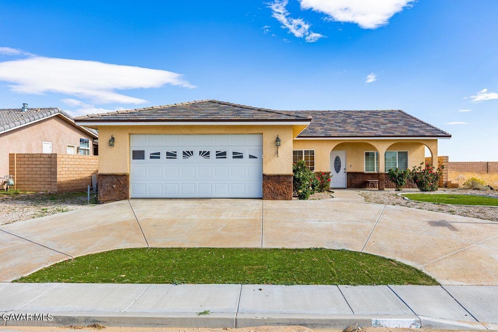 20552 Verde Vista Pkwy, California City, CA 93505 - photo 1