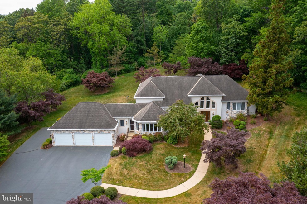 4 Seven Springs Dr, Reading, PA 19607 - photo 1