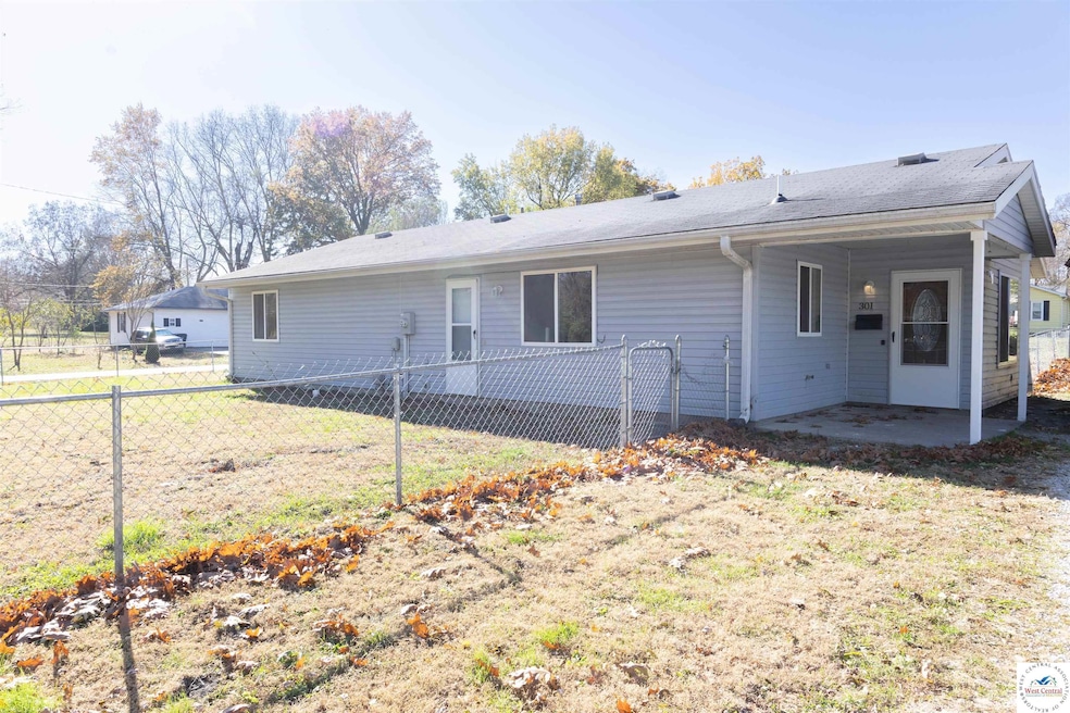 301 N Depp Ave, Sedalia, MO 65301 - photo 1