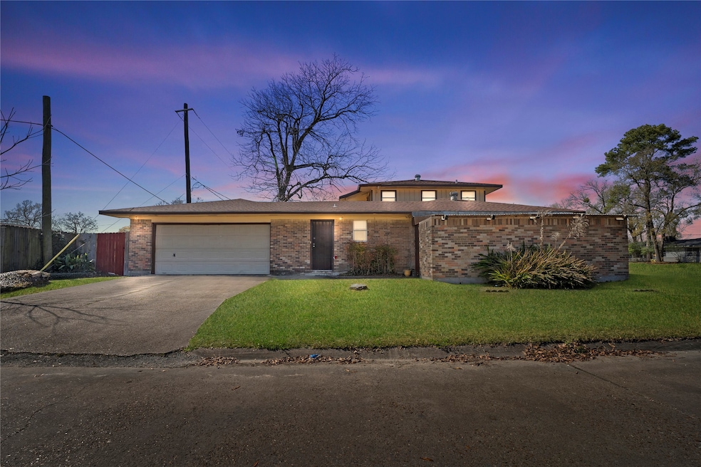 13366 Oak Leaf Ln, Houston, TX 77015 - photo 1