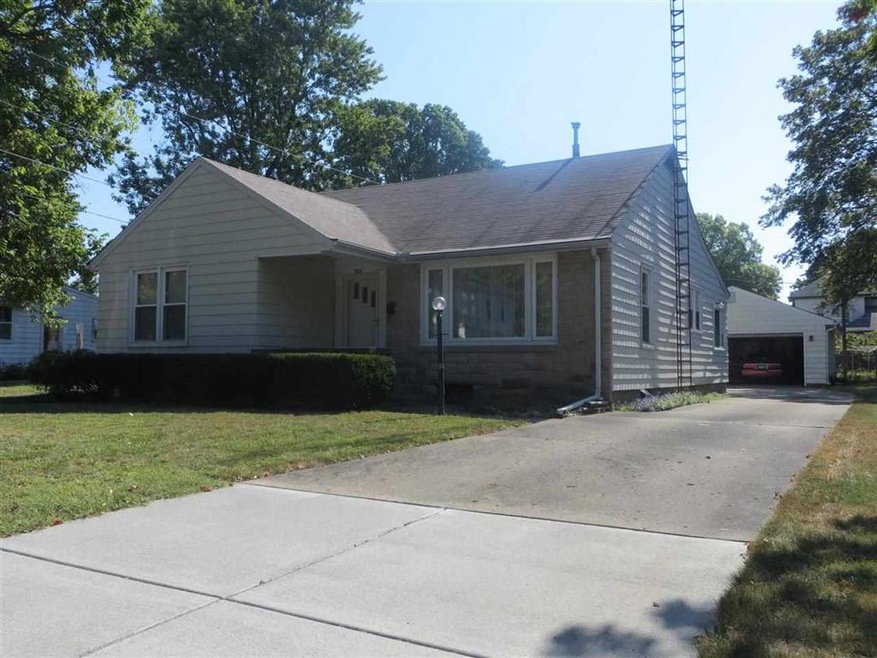 520 N Kankakee St, Lincoln, IL 62656 - photo 1