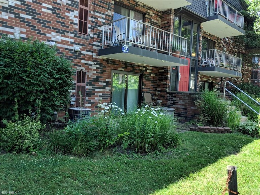 721 W Main St Kent Ohio Condo Unit B is a beautifu