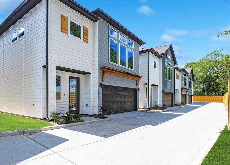 2502 W Tidwell Rd unit D, Houston, TX 77091 - photo 1