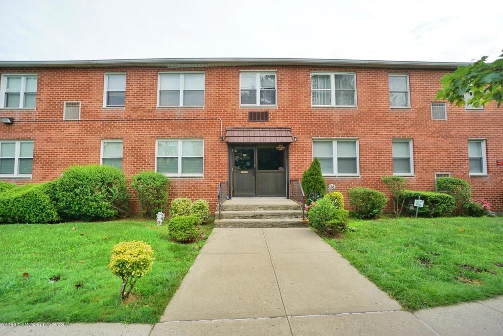 890 Armstrong Ave unit B3, Staten Island, NY 10308 - photo 1