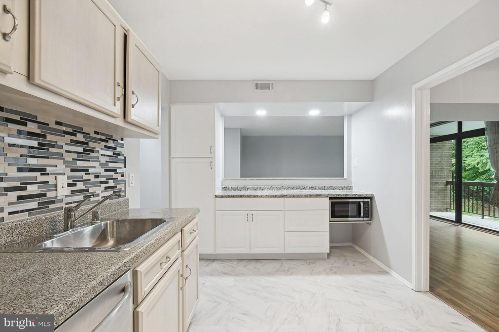 1635 Parkcrest Cir unit 8D/201, Reston, VA 20190 - photo 1