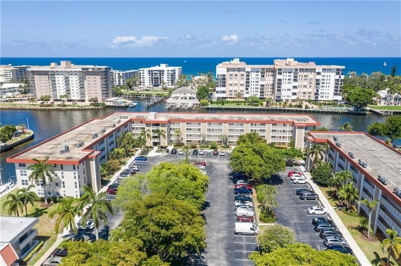 2 BD / 2 BA condo in the desirable subdivision of