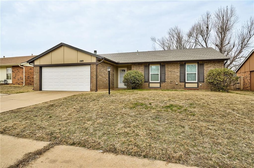 1509 NE 4th St, Moore, OK 73160 - photo 1