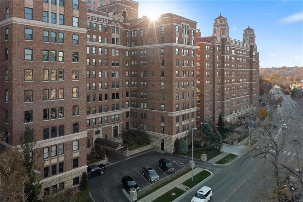 Hemingway Condominiums unit 1001B, Kansas City, MO 64112 - photo 1