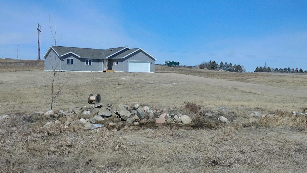 14739 Baxter St, Williston, ND 58801 - photo 1