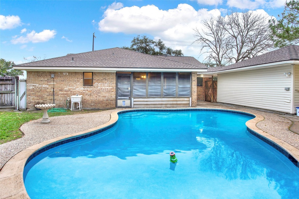 2325 Westpark Dr, Alvin, TX 77511 - photo 1