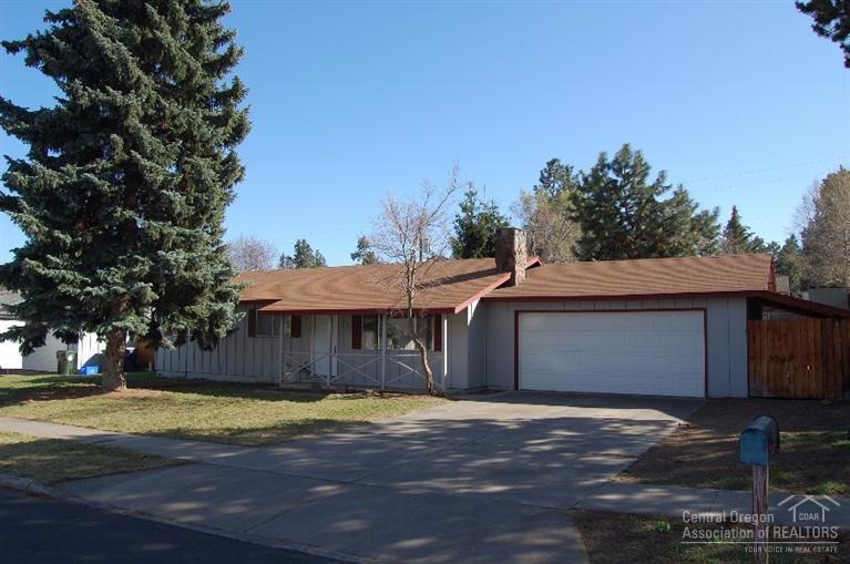 1253 NE Hollinshead Dr, Bend, OR 97701 - photo 1