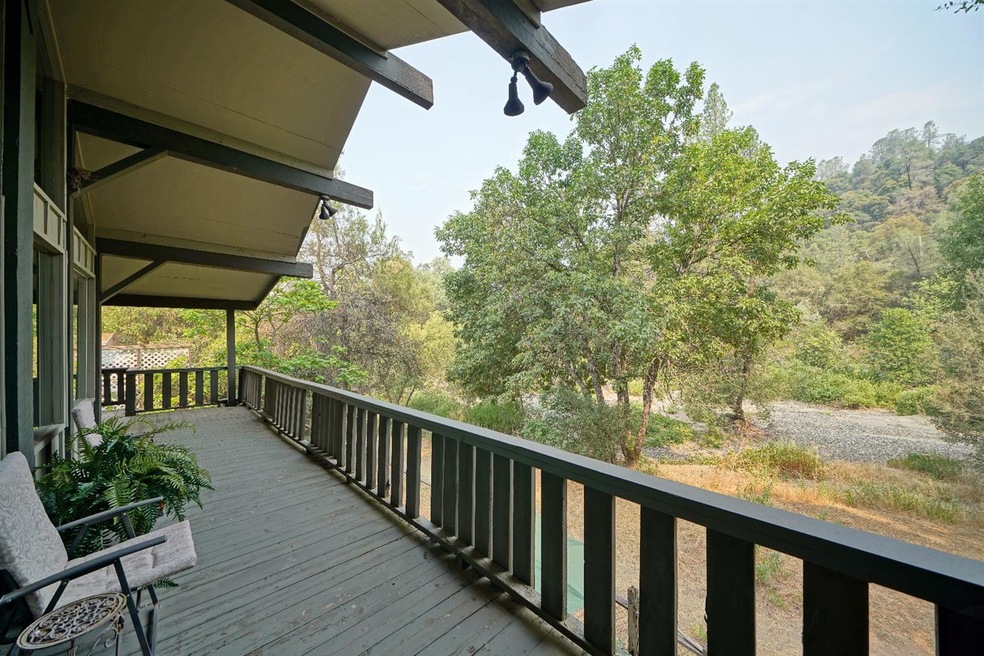 Back balcony over looking the River