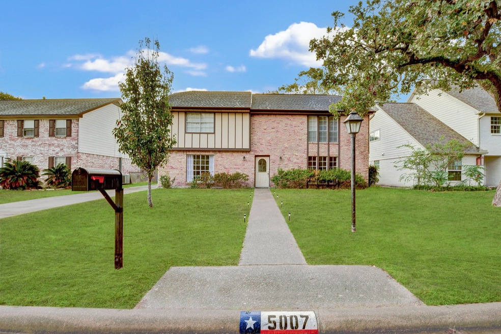 5007 Bayou Vista Dr, Houston, TX 77091 - photo 1