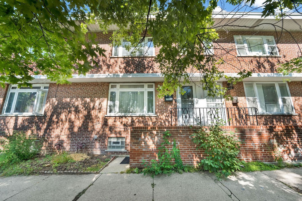 2006 W Farwell Ave, Chicago, IL 60645 - photo 1