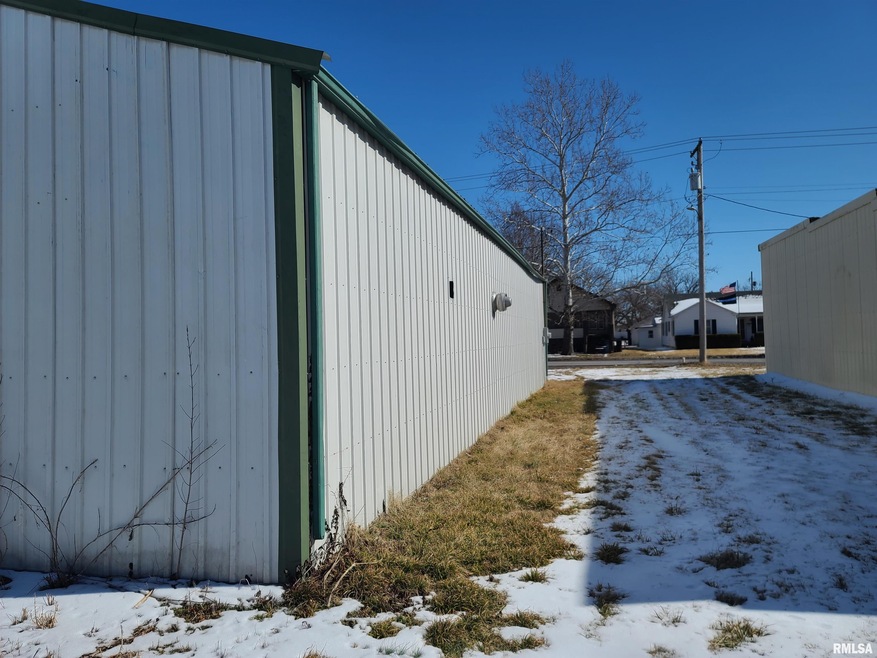 1001 N Main St, Harrisburg, IL 62946 - photo 1