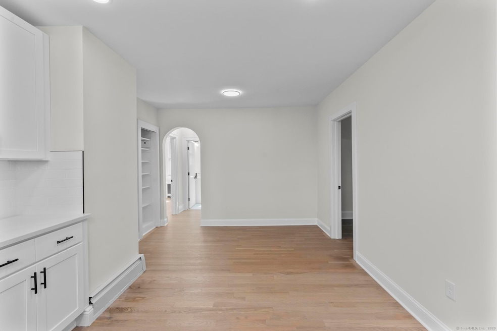 1070 Whitney Ave unit 2, Hamden, CT 06517 - photo 1