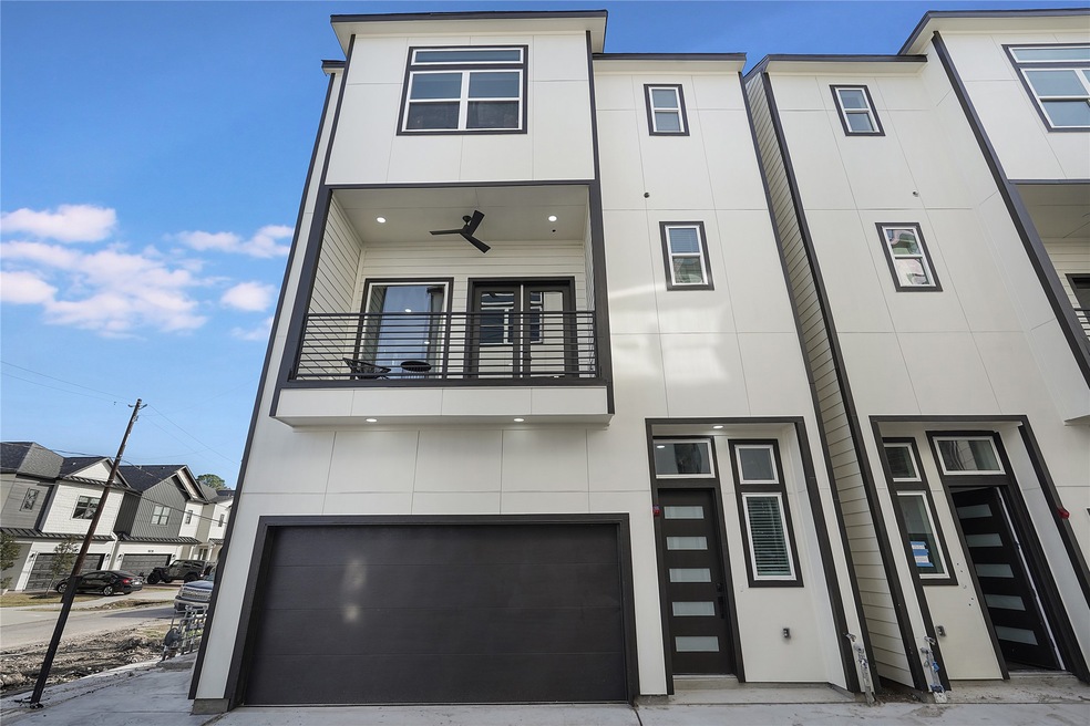 1913 Hoskins Dr unit B, Houston, TX 77080 - photo 1