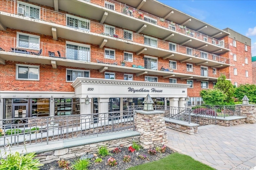 Wyndham House unit 104, Lynbrook, NY 11563 - photo 1