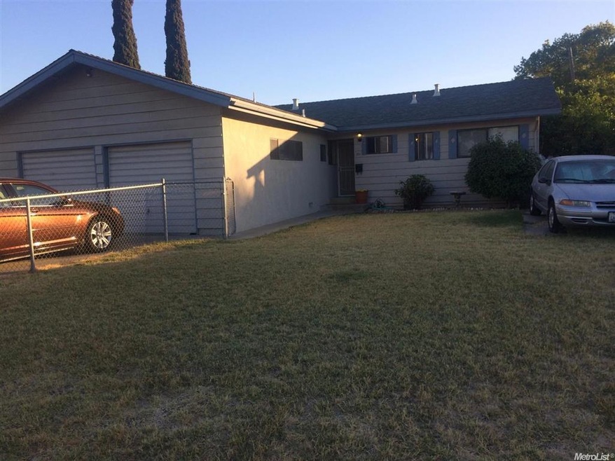 811 El Portal Ave, Manteca, CA 95337 - photo 1