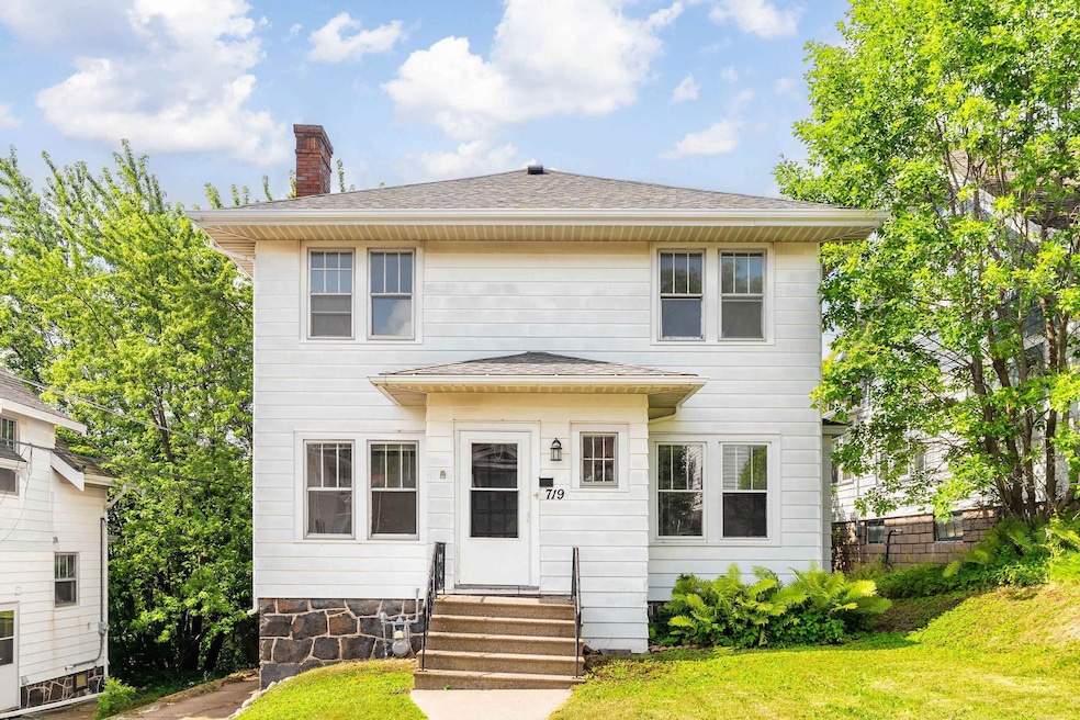 719 N 16th Ave E, Duluth, MN 55812 - photo 1