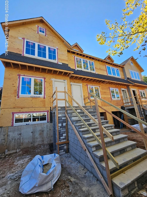 325 Pulaski Ave