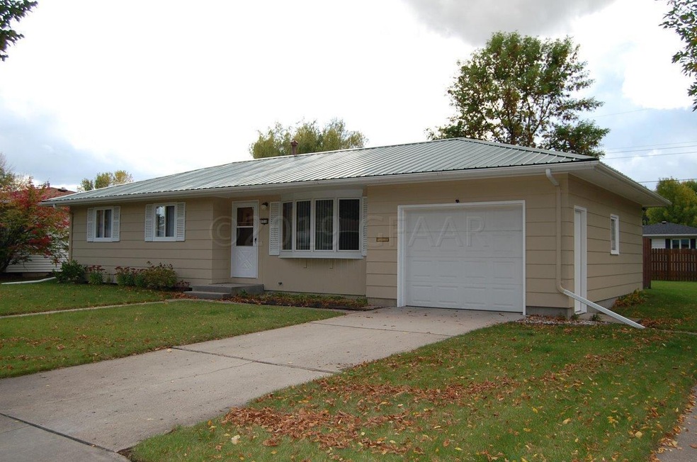 1718 S 19th St, Grand Forks, ND 58201 - photo 1