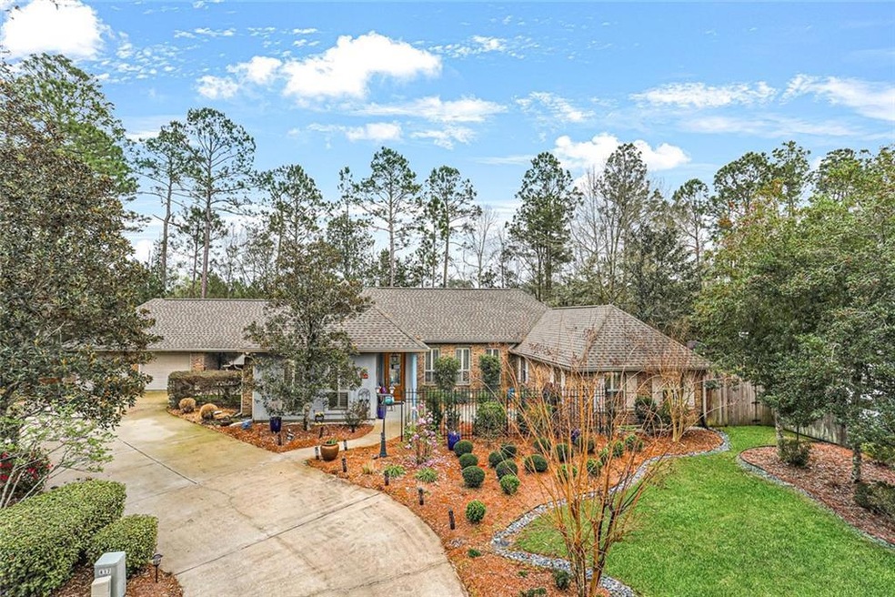 Gorgeous home sitting on cul de sac homesite in Co
