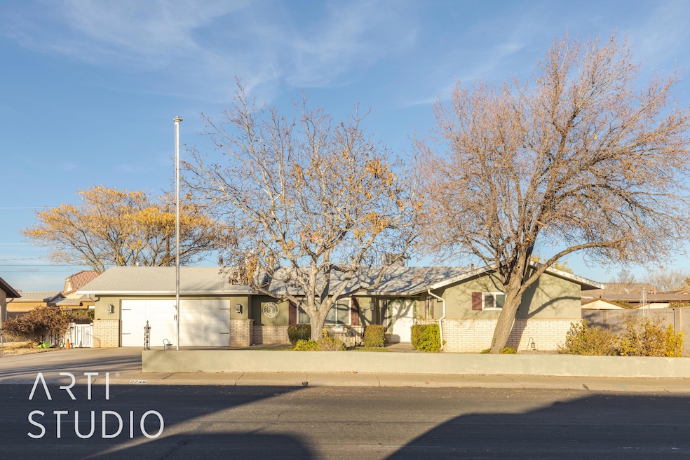 2746 Crestview Dr - Cox (1 of 42)
