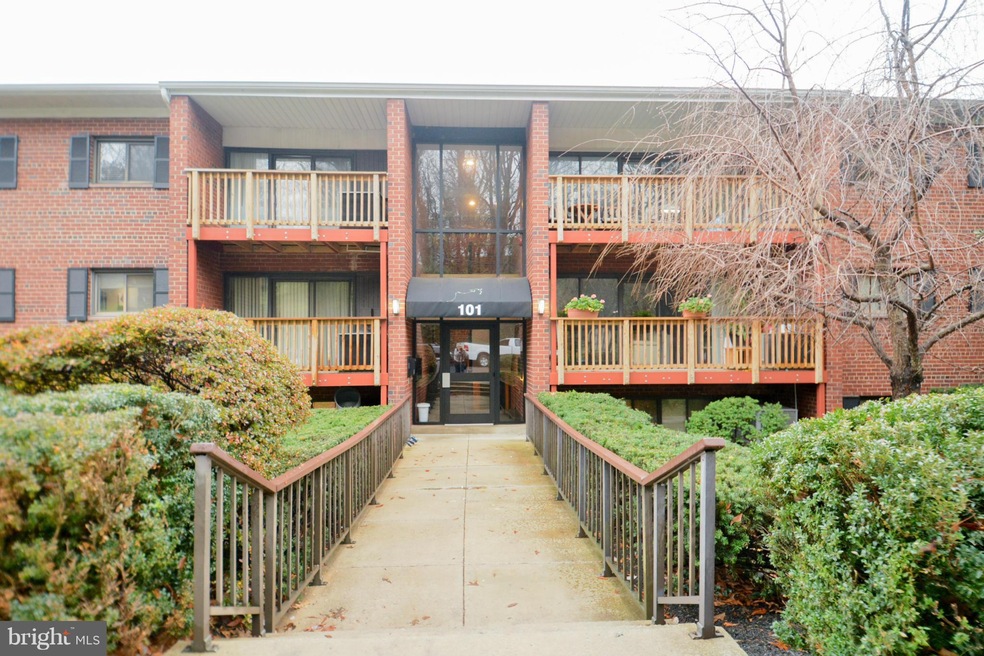 101 Skyhill Rd unit 101, Alexandria, VA 22314 - photo 1