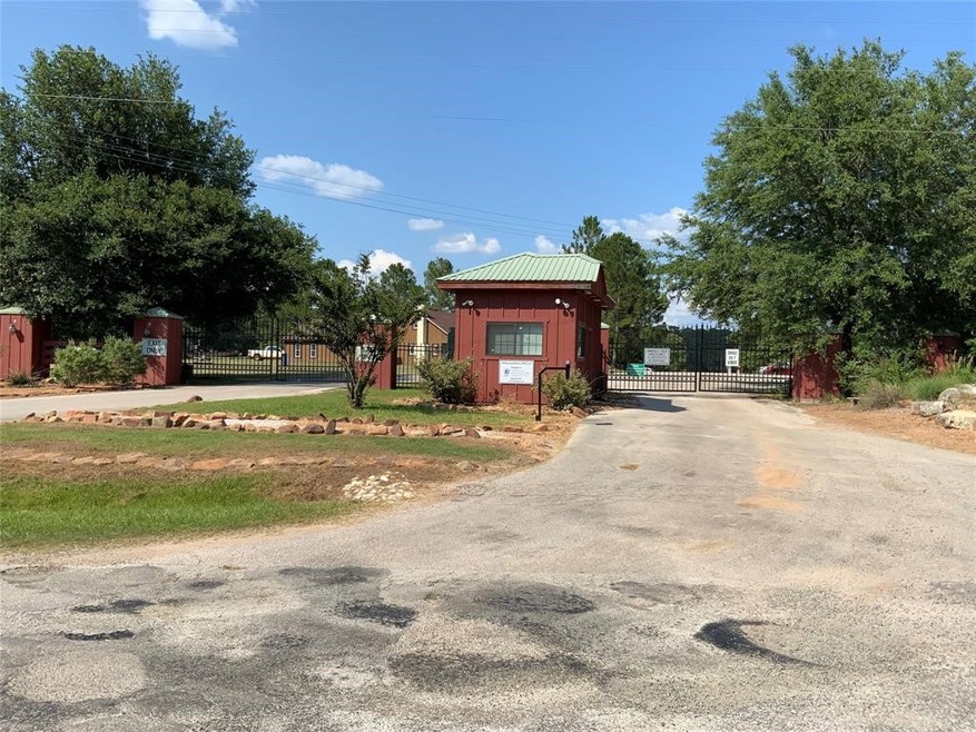 126 N Forest Dr, Huntsville, TX 77340 - photo 1