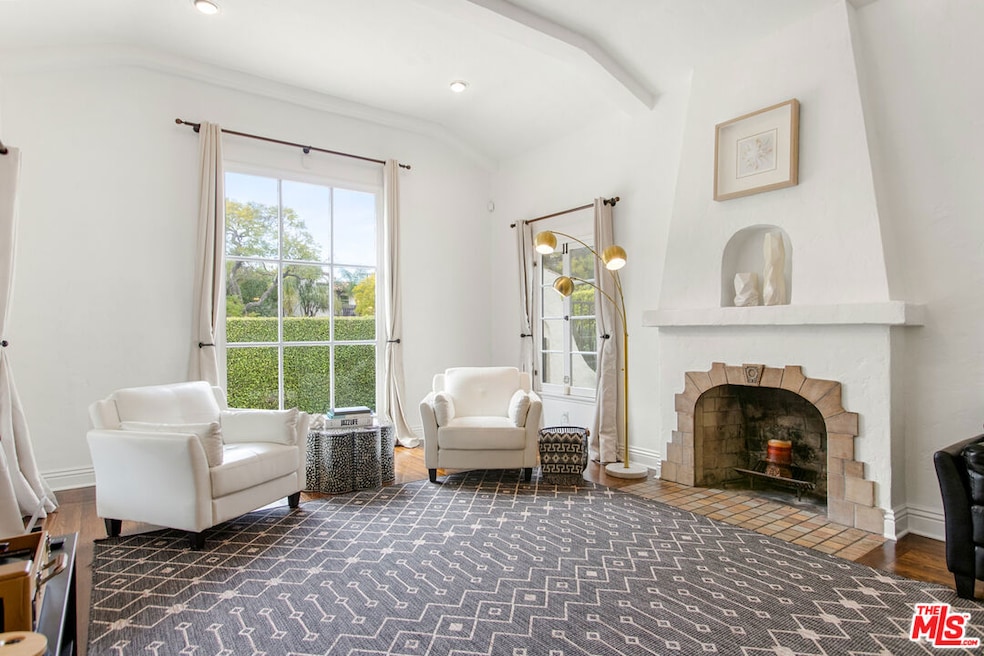 458 N Alfred St, Los Angeles, CA 90048 - photo 1