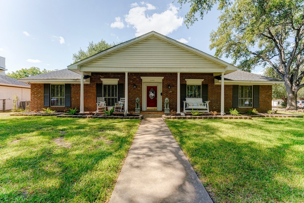 1135 Lindsey Dr, Rosenberg, TX 77471 - photo 1