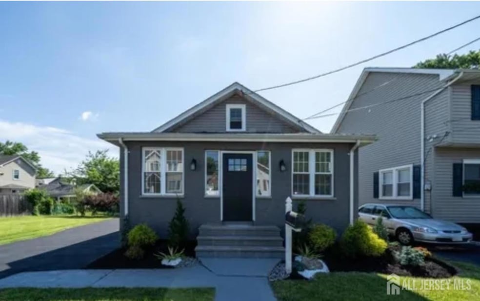 682 Leone St, Woodbridge, NJ 07095 - photo 1