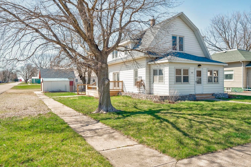 211 S 3rd St, Terril, IA 51364 MLS 240355