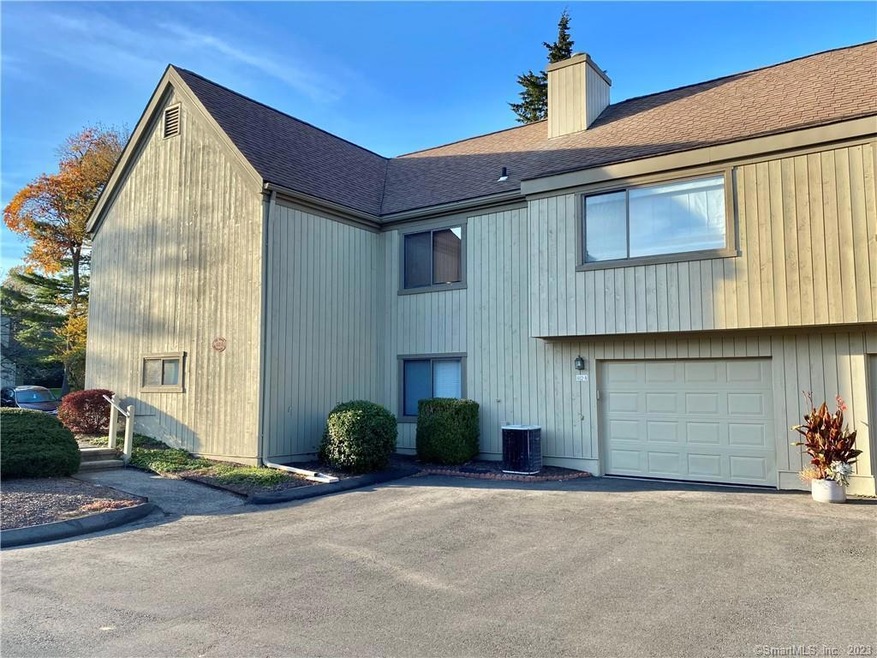 442 Hammerstone Ln unit A, Stratford, CT 06614 - photo 1