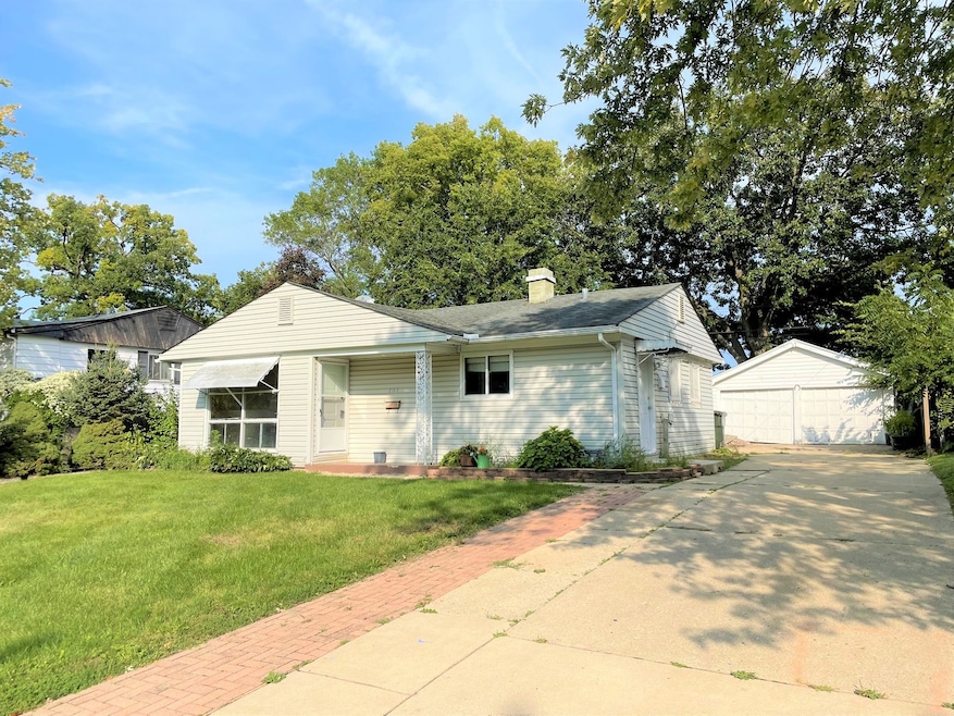 101 Sparrow Rd, Carpentersville, IL 60110 - photo 1