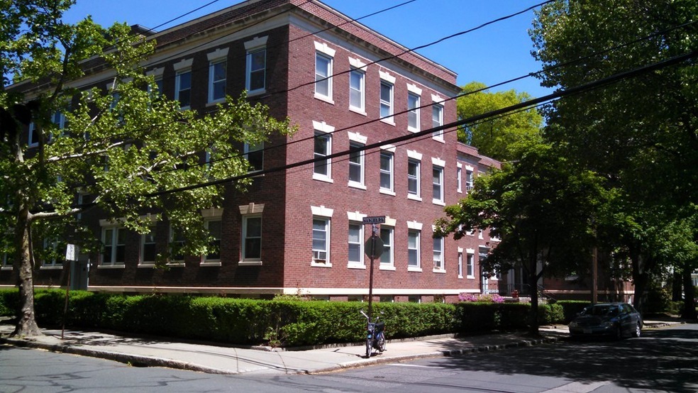 59 Manchester Rd unit 4, Brookline, MA 02446 - photo 1