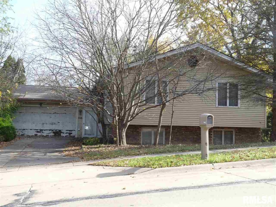 1945 14th St, Bettendorf, IA 52722 - photo 1