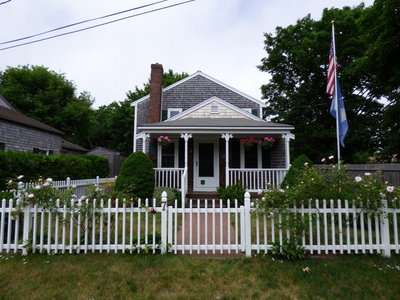 7 Goode St, Oak Bluffs, MA 02557 - photo 1