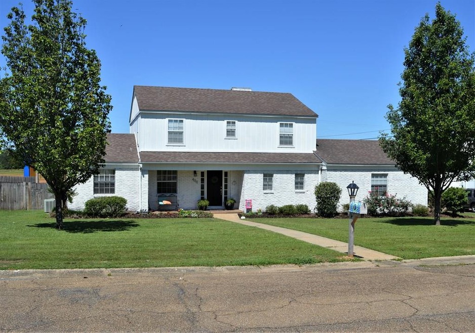 400 Oakbrook Cir, McComb, MS 39648 - photo 1