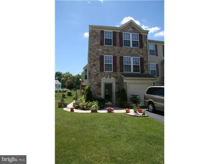 4568 Par Ct, Center Valley, PA 18034 - photo 1