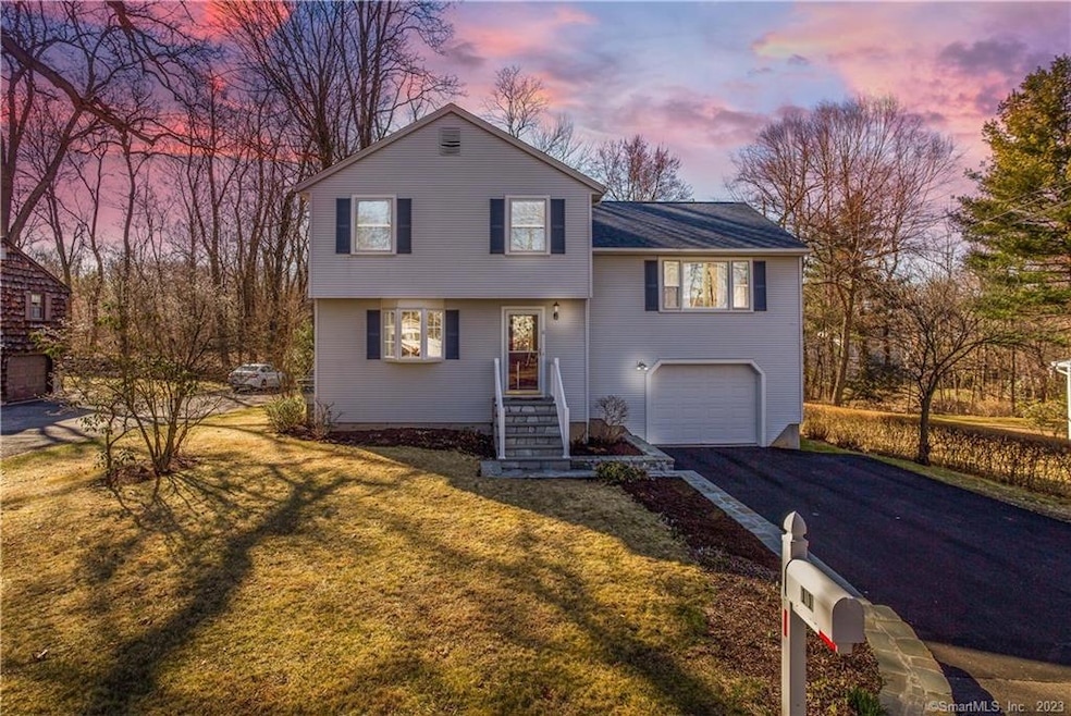 11 Sunset Dr, Unionville, CT 06085 - photo 1