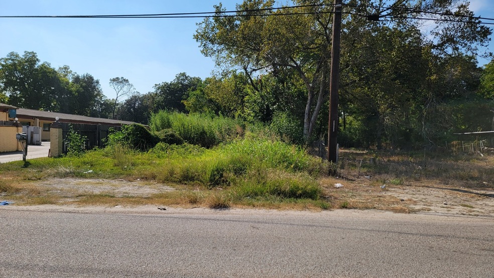 6423 Lockwood Dr, Houston, TX 77028 - photo 1