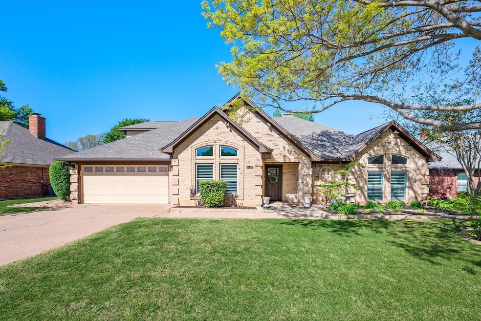 6417 Chilton Dr, North Richland Hills, TX 76182 - photo 1