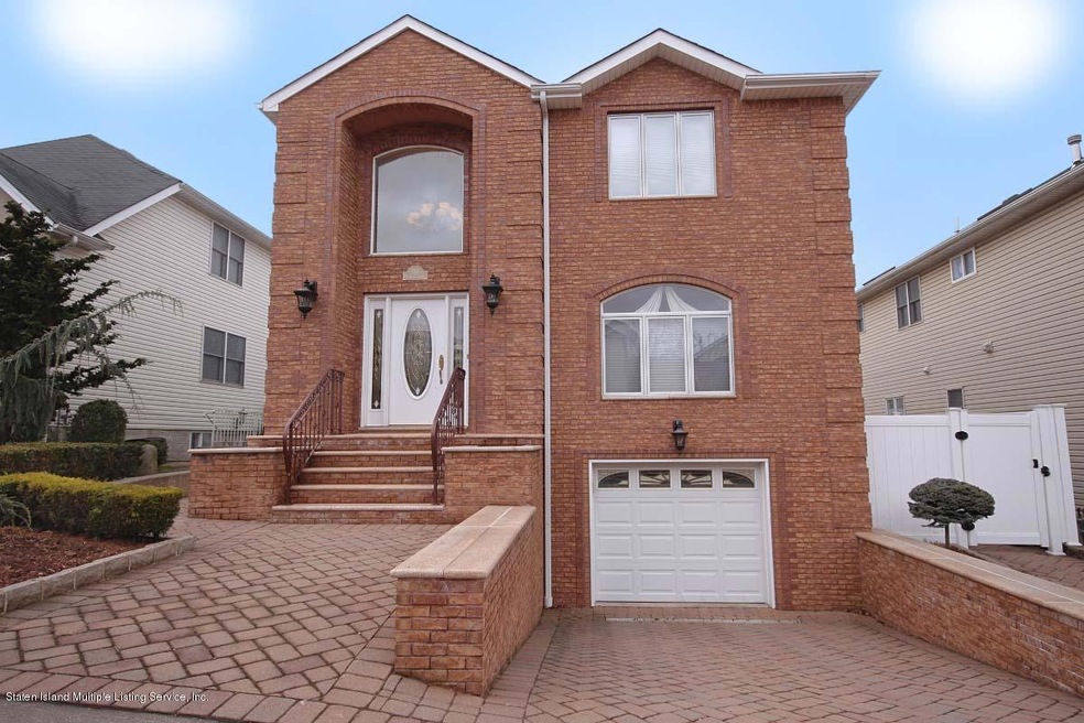 155 Covington Cir, Staten Island, NY 10312 - photo 1